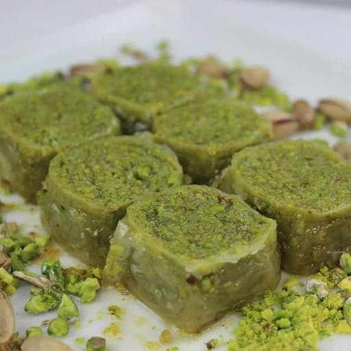 بقلاوة تركية دائرية بالفستق الحلبي